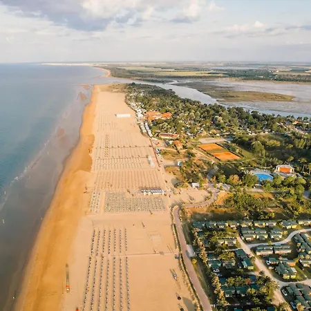 شقة Bright Sea Front With Terrace-beahost