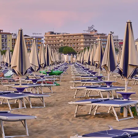 Bright Sea Front With Terrace-beahost * بيبيوني